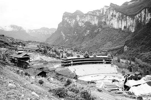 湖北日报：恩施大峡谷实景剧场建成